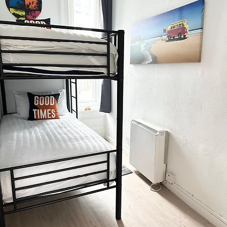 The City Surfer Apartment - By Coastline Retreats - Parking Included - Sleeps 5 - City Centre 伯恩茅斯 外观 照片